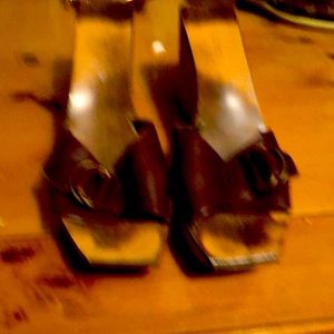 DKNY SIZE 10 slide sandals